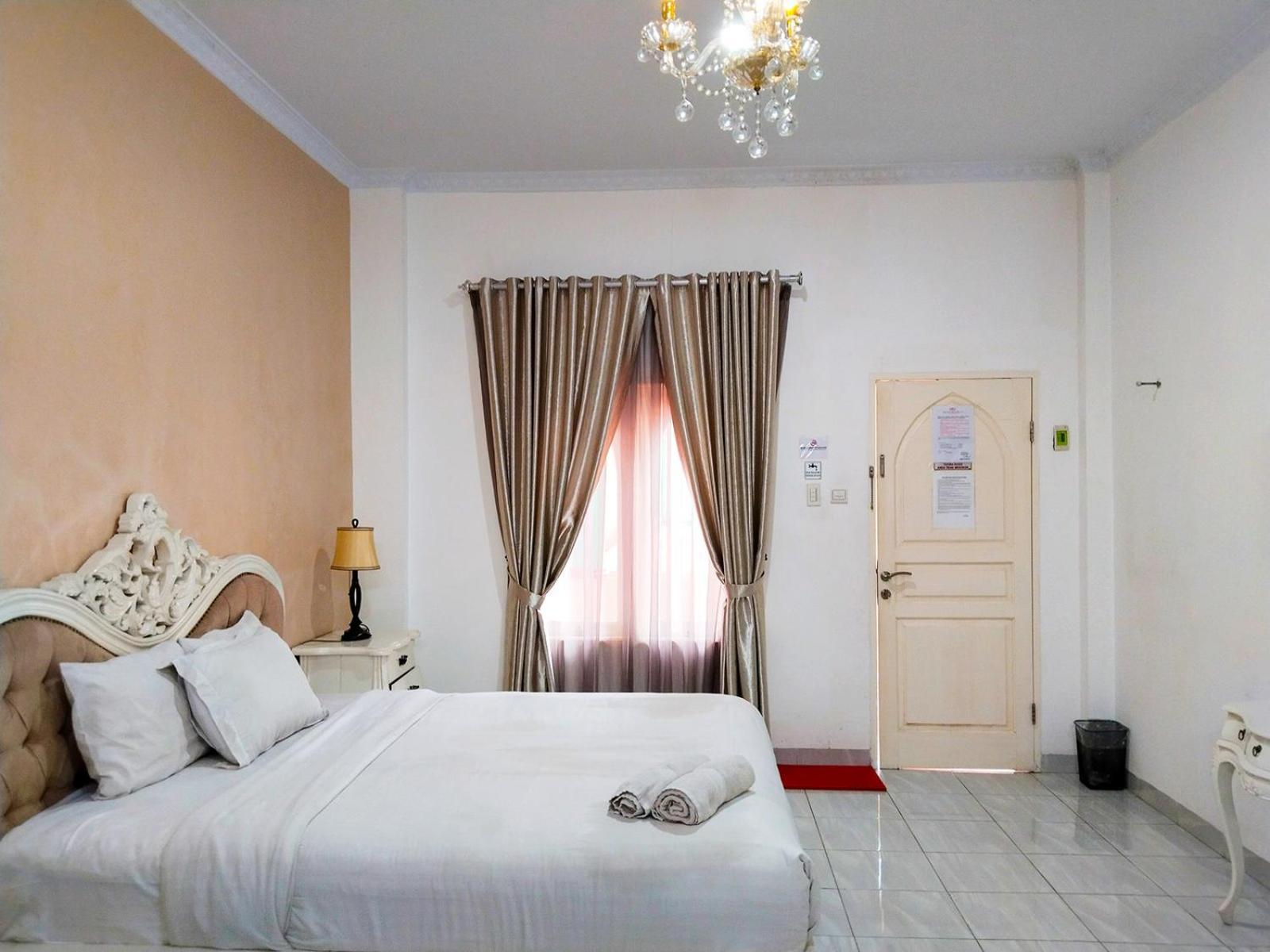 Grand Shaqilla Syariah Hotel Deli Tua Екстериор снимка