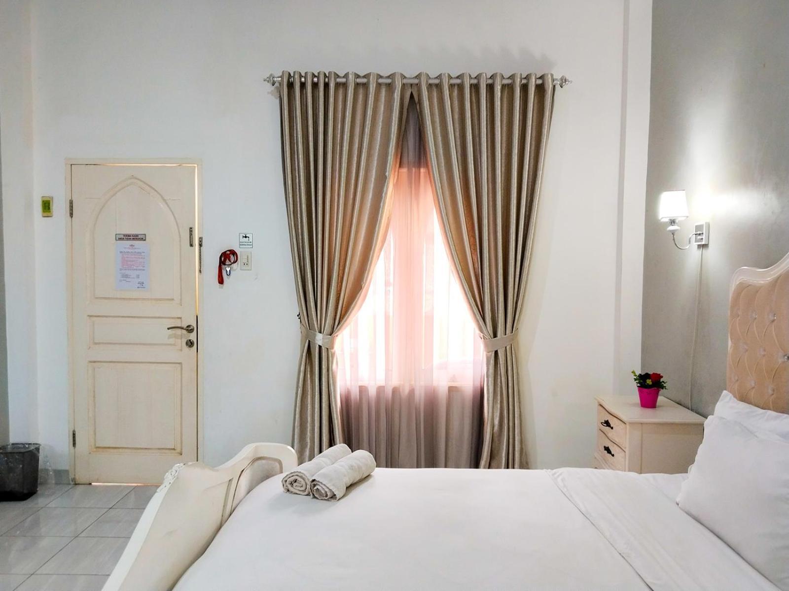 Grand Shaqilla Syariah Hotel Deli Tua Екстериор снимка