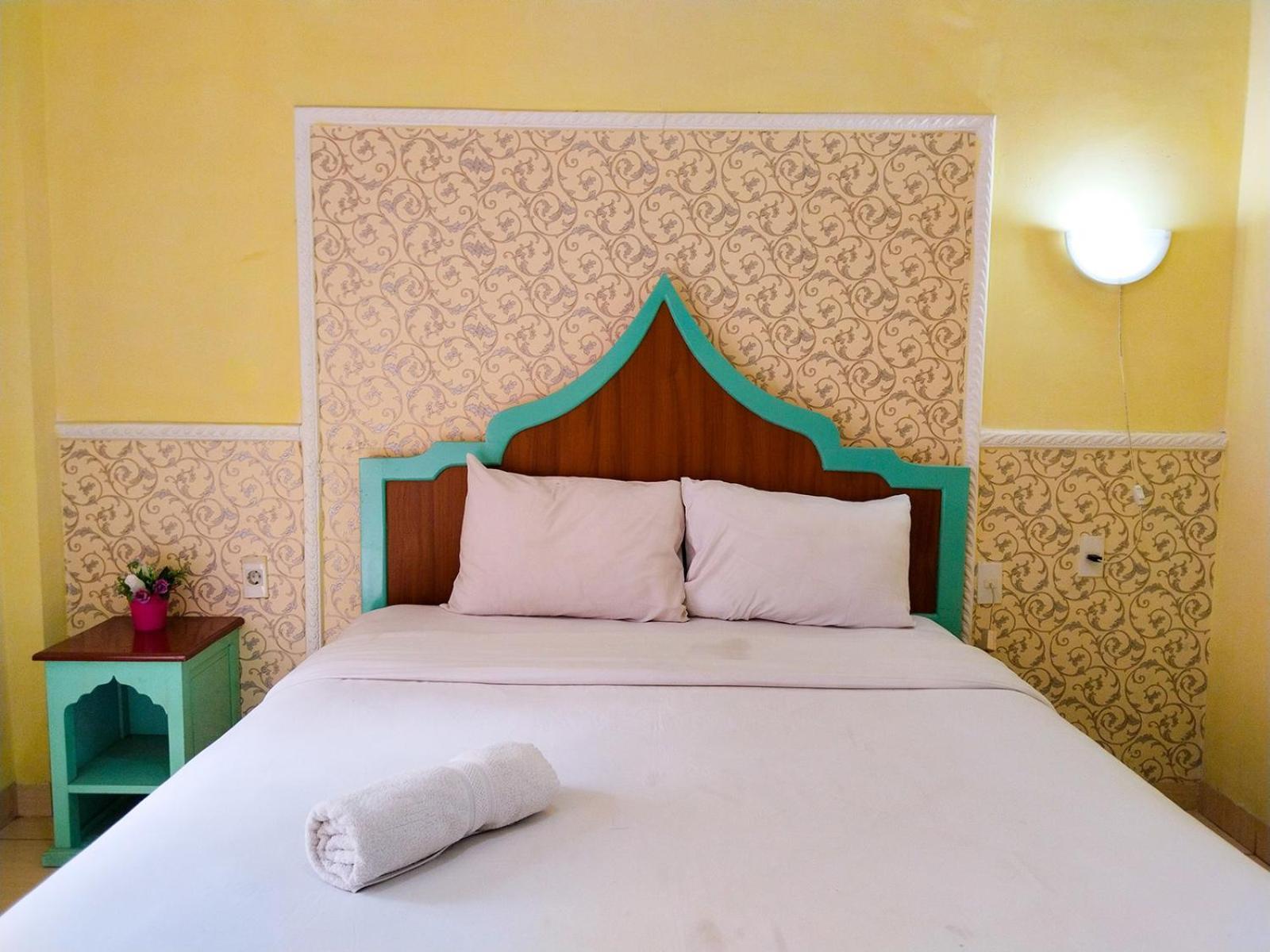 Grand Shaqilla Syariah Hotel Deli Tua Екстериор снимка