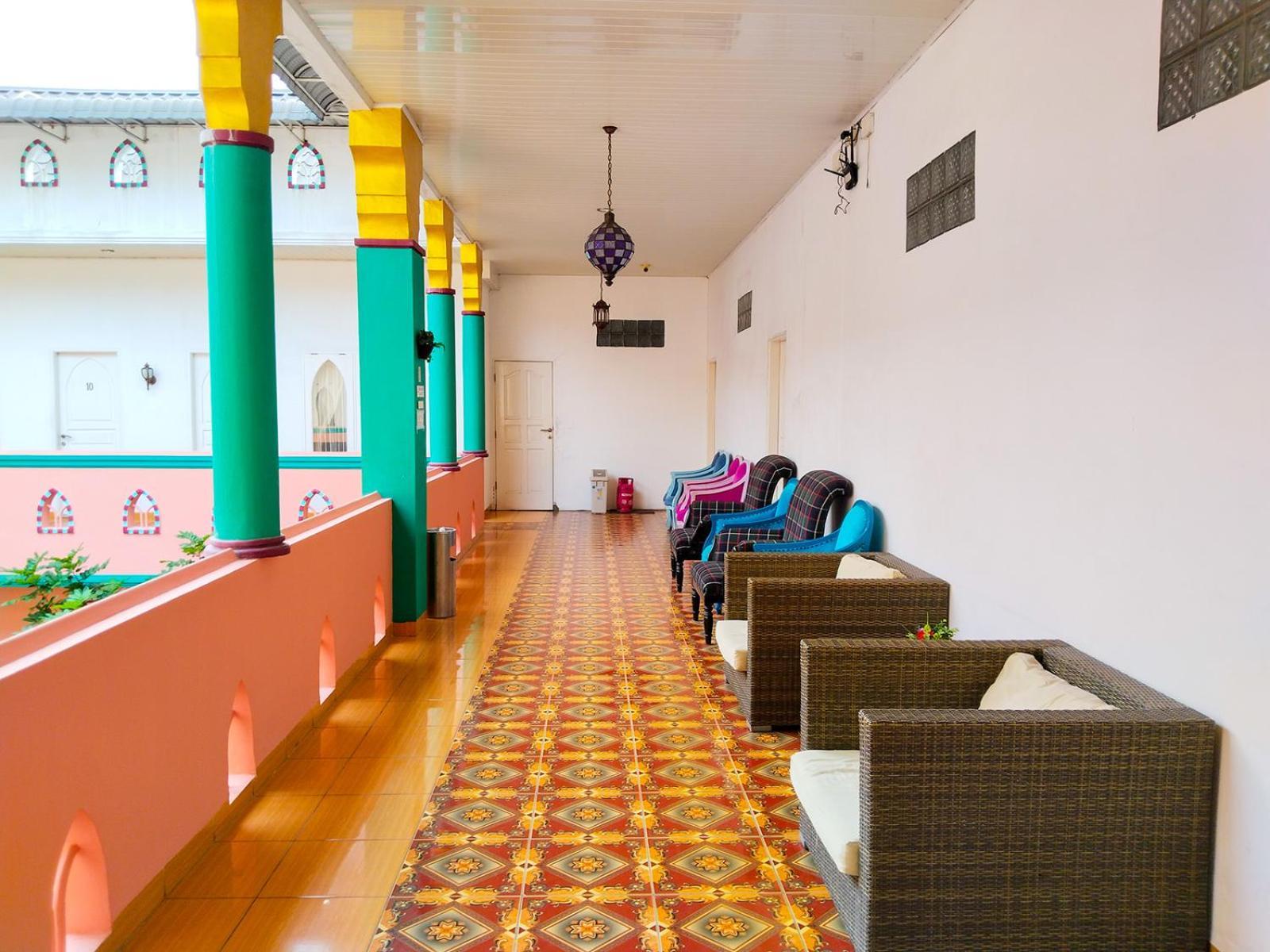 Grand Shaqilla Syariah Hotel Deli Tua Екстериор снимка