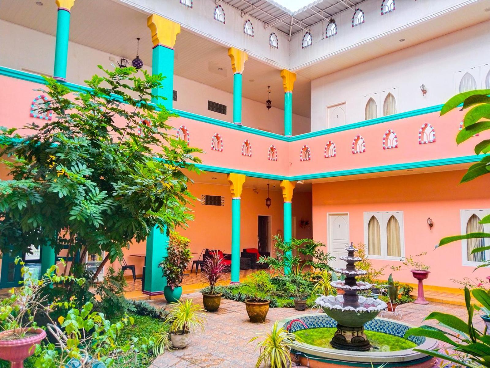 Grand Shaqilla Syariah Hotel Deli Tua Екстериор снимка