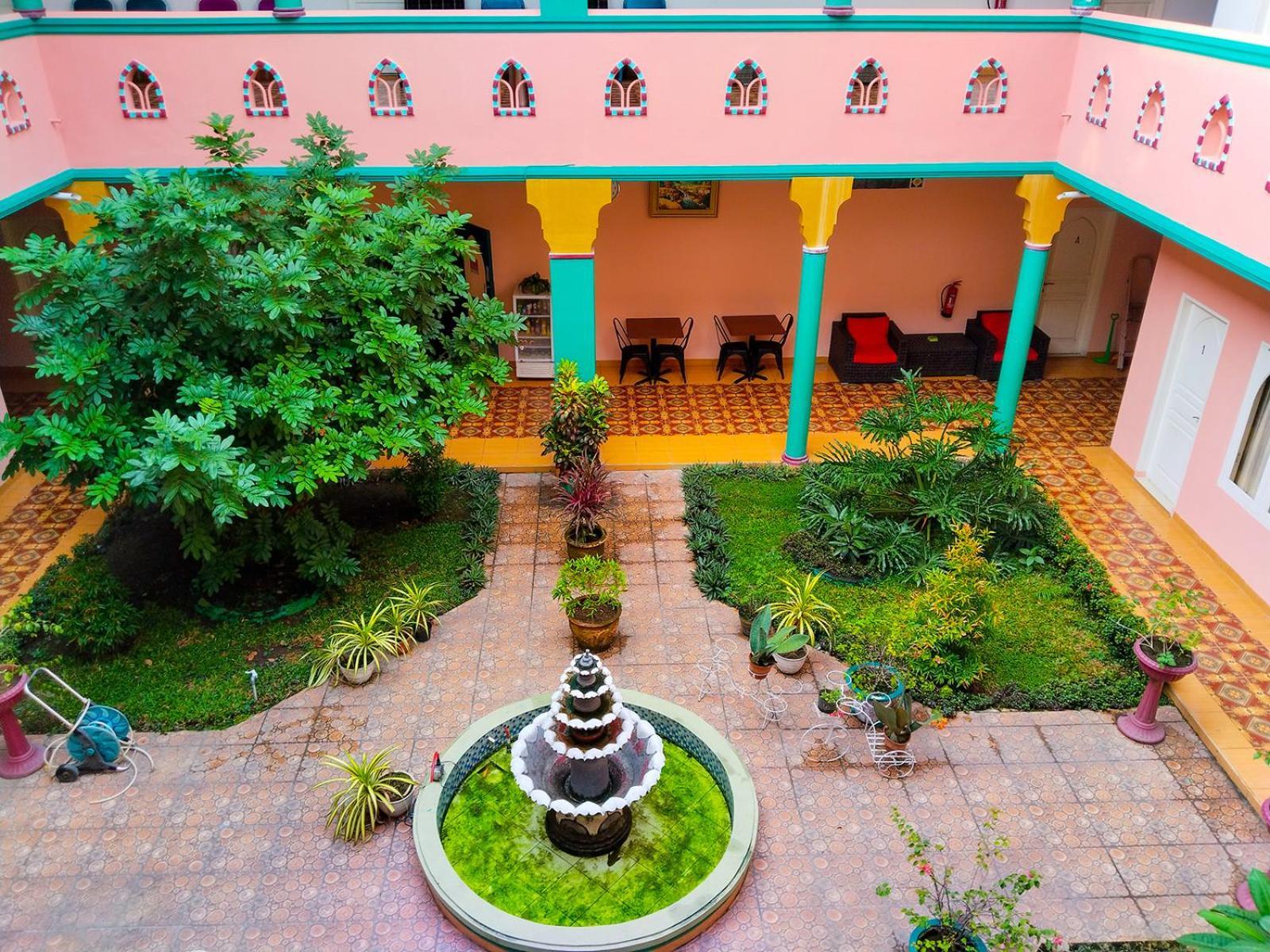 Grand Shaqilla Syariah Hotel Deli Tua Екстериор снимка