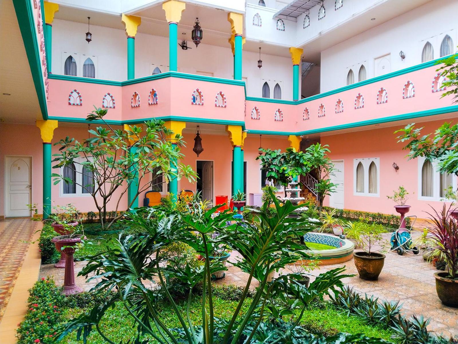 Grand Shaqilla Syariah Hotel Deli Tua Екстериор снимка