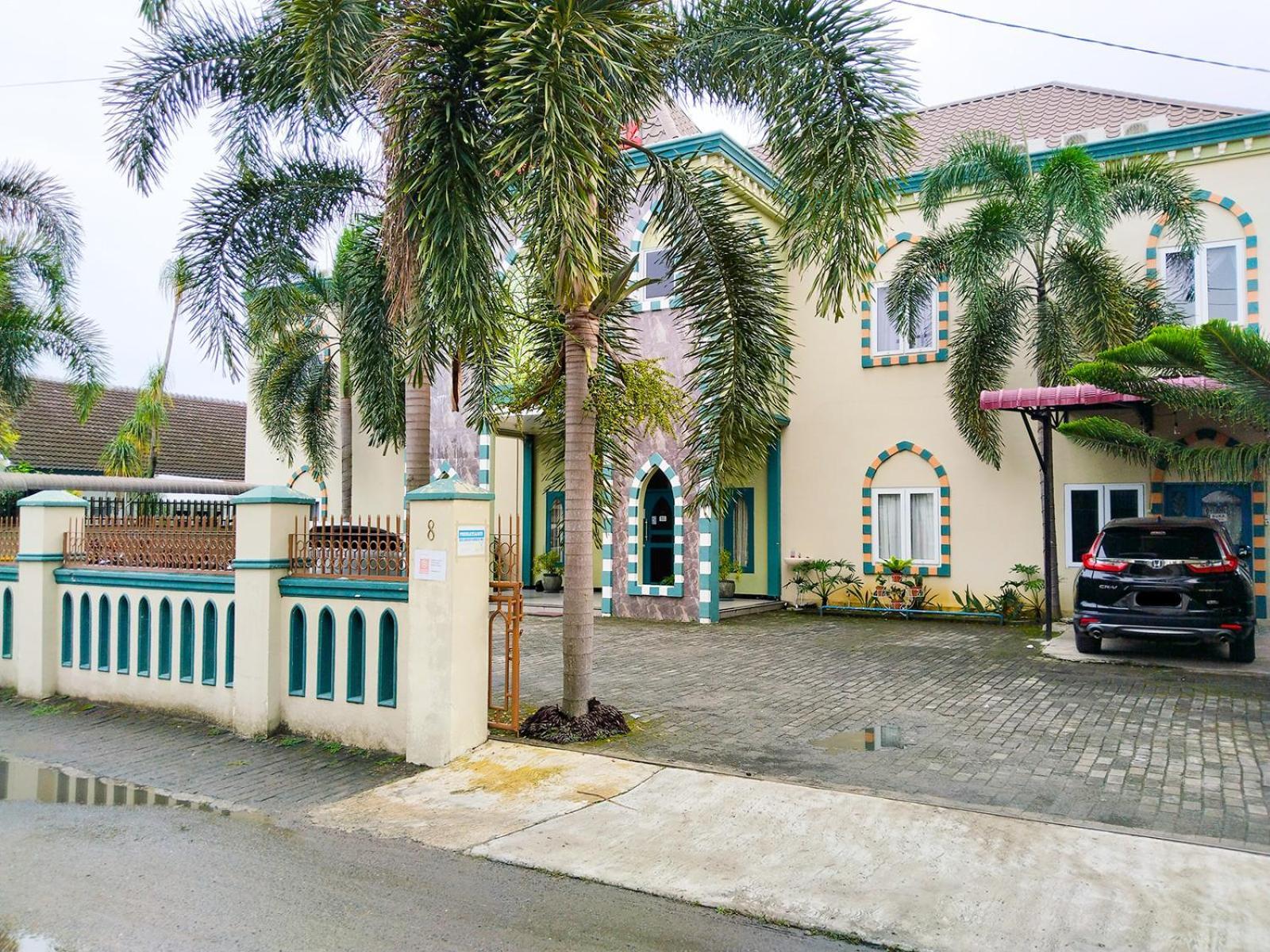 Grand Shaqilla Syariah Hotel Deli Tua Екстериор снимка